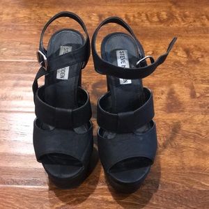 Steve Madden black chunky heel sandals! Size 6.5